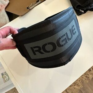 Rogue weightlifting  belt size xs
